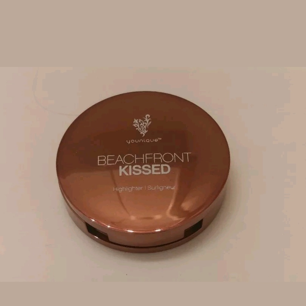 Younique Beachfront kissed highlighter - Picture 2 of 4